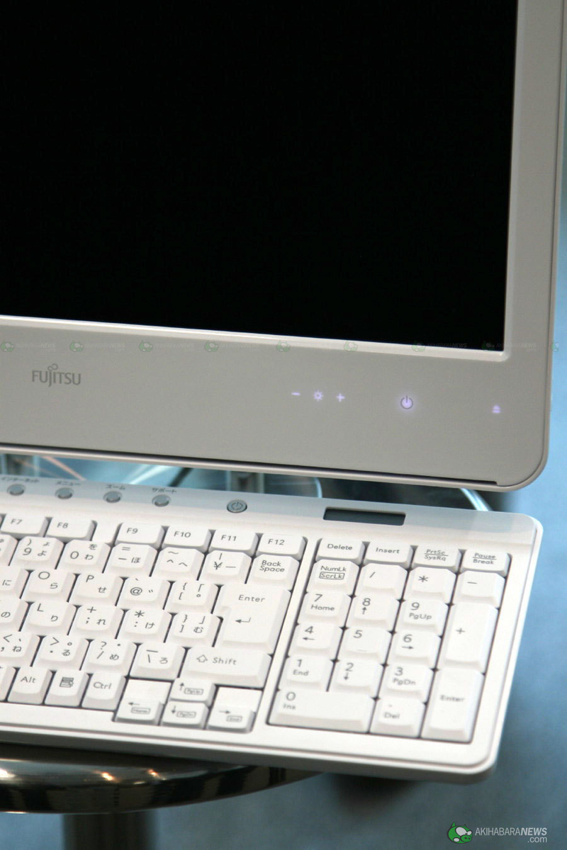 Illustration for article titled Fujitsu FMV F-A50 is iMac's Younger PC Cousin